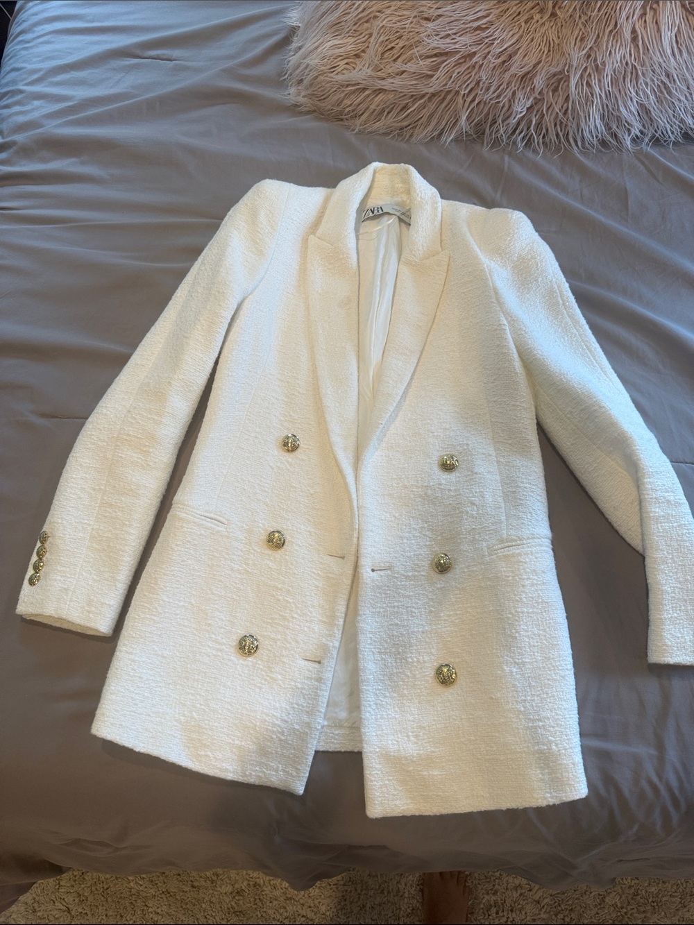 Zara white Double-Breasted Bouclé Blazer with Gold Buttons size xs